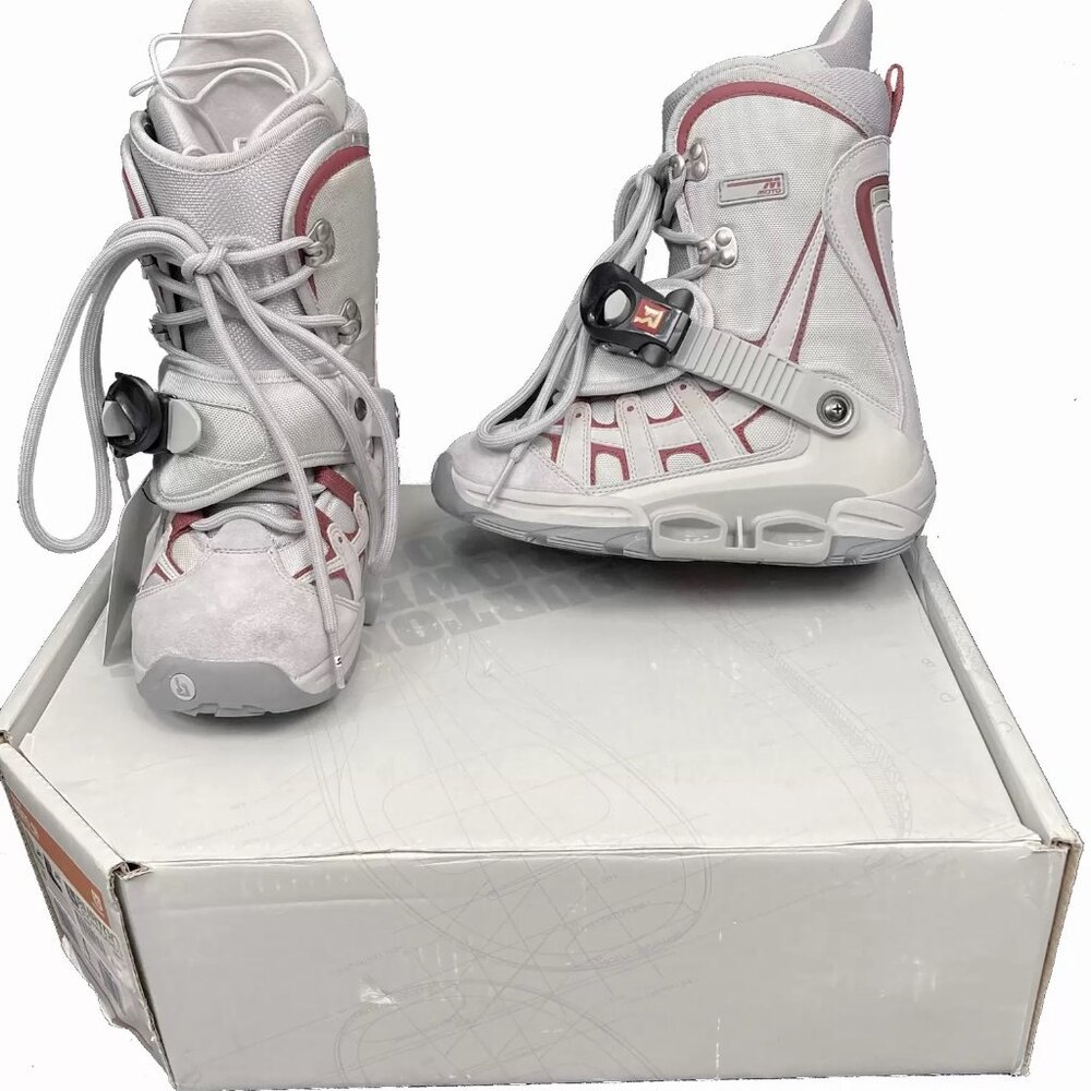 NEW WOMENS BURTON MOTO SI STEP IN SNOWBOARD BOOTS! Size 4 LIGHT GRAY & RED